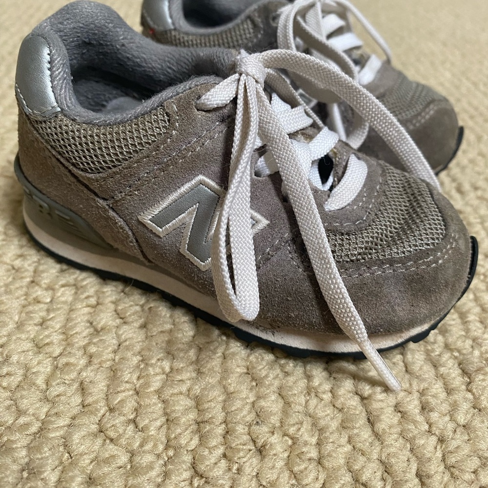 New Balance 574 toddler 5 Gray Sneakers